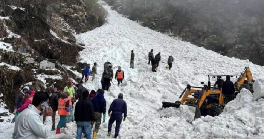 हिउँ पहिरोमा परी तिन नेपालीसहित सात जना पर्यटकको मृत्यु