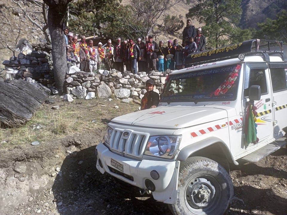 रिल्मवासीले उधारोमै सडक निर्माण गरेर गाडी पुर्‍याए