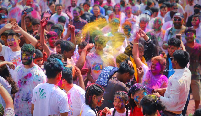 काठमाडौंको बसन्तपुरमा होली उत्सव (फोटो फिचर)