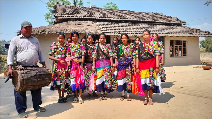 लोप हुँदै रानाथारू समुदायले होलीमा लगाउने परम्परागत गहना