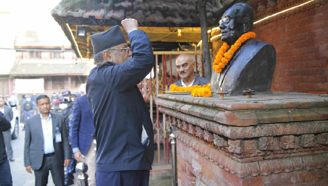 नरबहादुर कर्माचार्यको जन्मशताब्दी: प्रचण्डद्वारा कर्माचार्यको शालिकमा माल्यार्पण