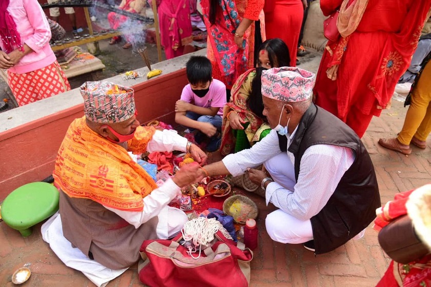 कोरोना महामारीबीच यसरी मनाइँदै छ जनैपूर्णिमा (तस्बिरहरु)