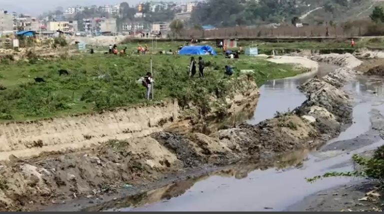 हनुमन्ते करिडोरको भौतिक संरचना हटाउन डोजर चलाएपछि स्थानीयले जनाए आपत्ति