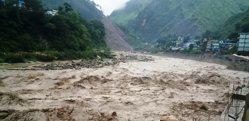 दाउरा सङ्कलन गर्ने क्रममा महाकालीमा दुई किशोर बगे