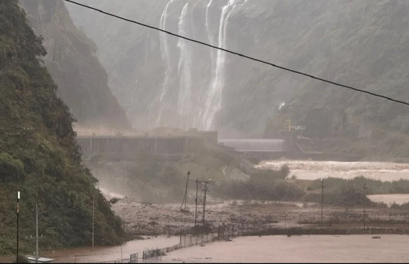 पहिरोले माथिल्लो तामाकोशी जलविद्युत आयोजनामा क्षति, उत्पादन बन्द