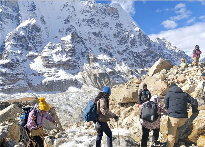 कञ्चनजंघा क्षेत्रमा पर्यटकको संख्या वृद्धि हुँदा होटल व्यवसाय चलायमान