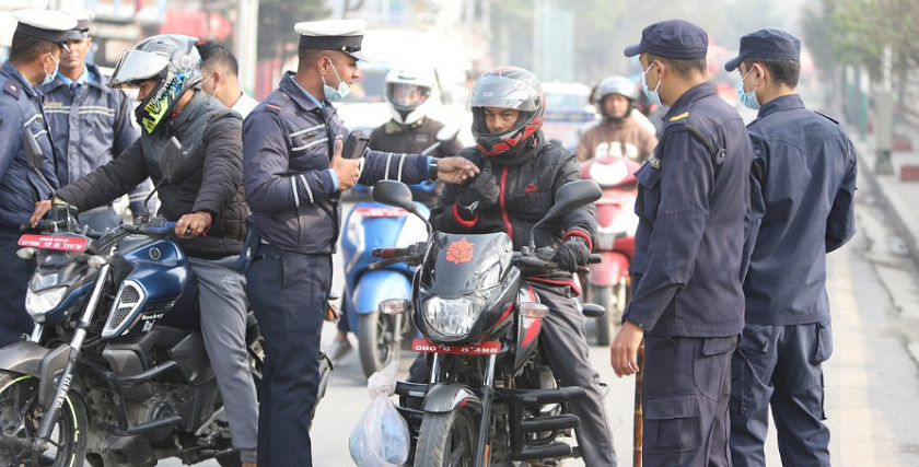 ट्राफिक नियम उल्लङ्घन गरेको आरोपमा १५० सवारी साधन होल्ड