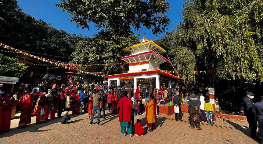 पाण्डवेश्वर महादेव धाममा भक्तजनको भीड