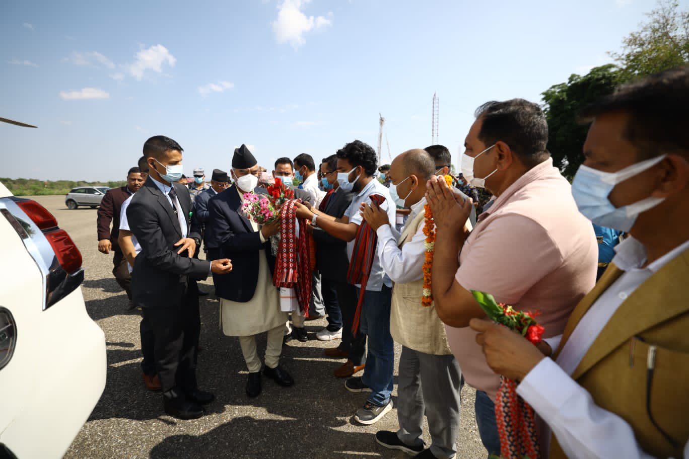 चुनावी सभालाई सम्बोधन गर्न दाङ पुगे प्रधानमन्त्री देउवा