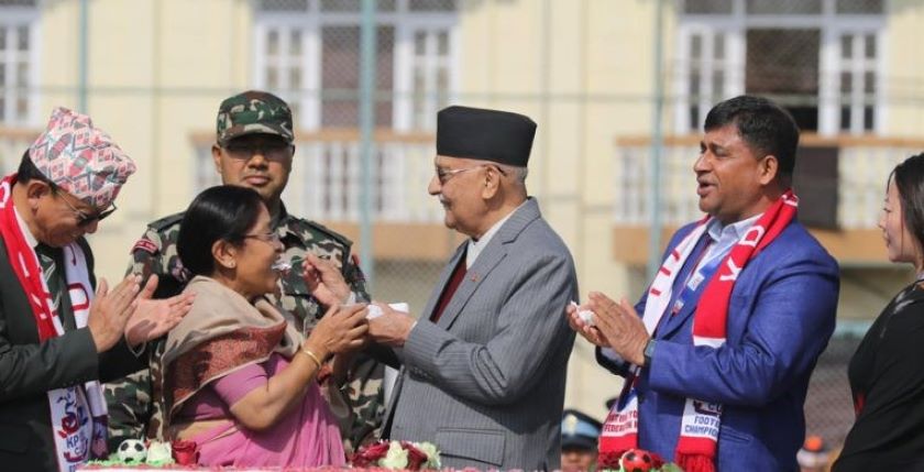 राधिकाको हातबाट जन्मदिनको केक खुवाउँदै सुरू भयो ‘केपी ओली कप’