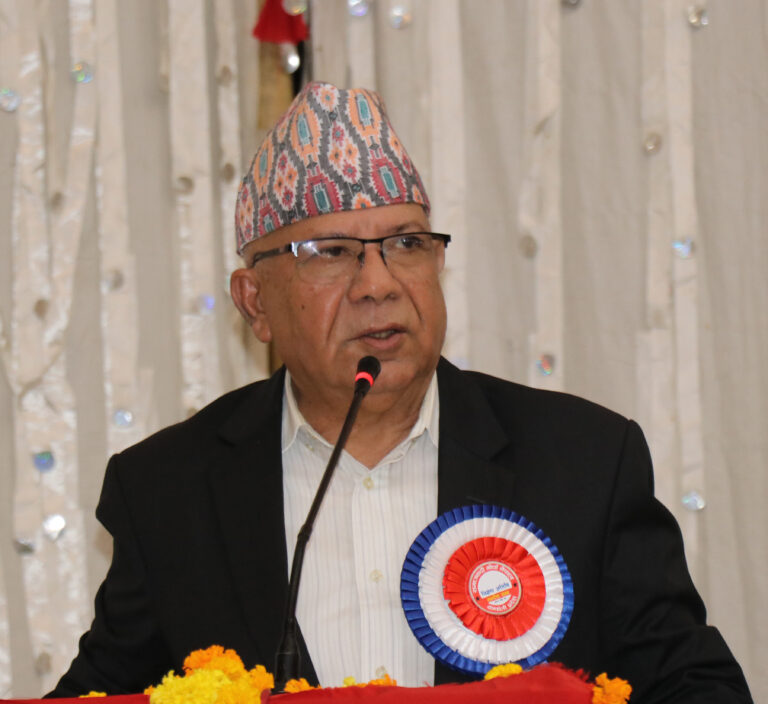 प्रधानमन्त्री र अध्यक्ष चाहिएको छैन, सबै कम्युनिष्टहरूलाई मिलाउँछौँ : माधव नेपाल