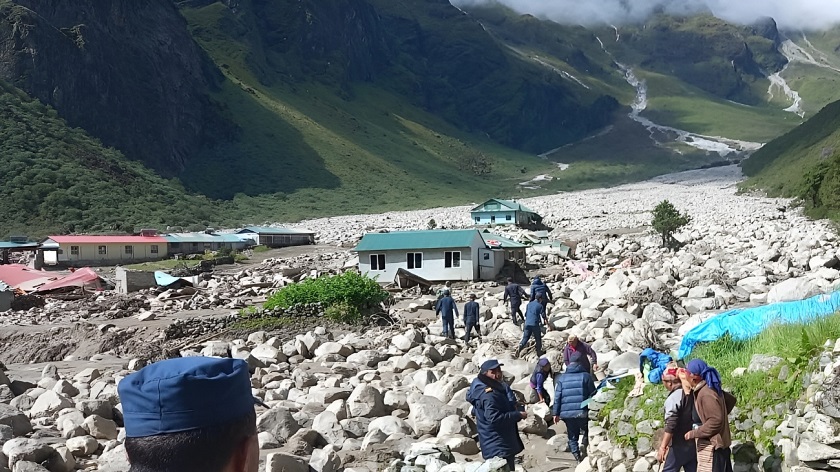 थामे बाढीपीडितको उद्धारमा खटिएका प्रहरी पुरस्कृत