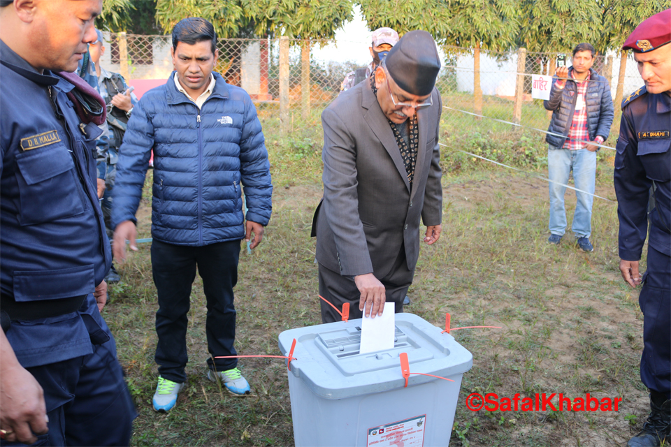 मतदान गरेपछि प्रचण्डले भने समृद्धिको यात्रा सुरु भयो