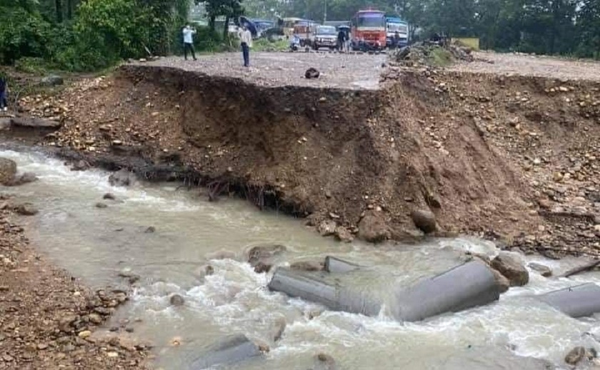 गैँडाकोटमा डाइभर्सन निर्माण गरी सवारी सञ्चालनमा