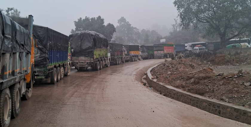 बाक्लो हुस्सुका कारण पूर्व–पश्चिम राजमार्ग अवरुद्ध