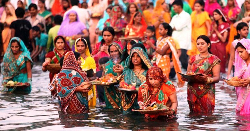 छठ पर्वको मुख्य दिन आज, अस्ताउँदो सूर्यको पूजाआराधना गरिँदै