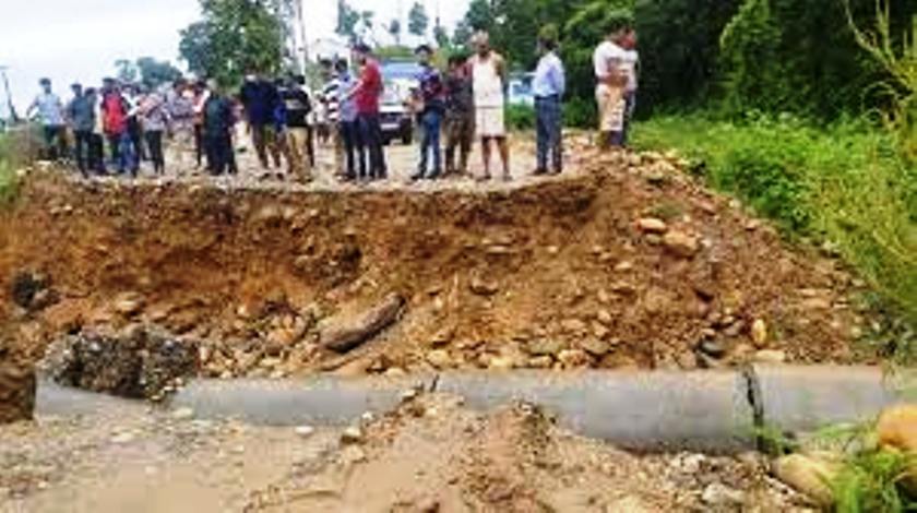 पूर्वपश्चिम राजमार्ग अवरुद्ध, नवलपुरमा डाइभर्सन बगायो