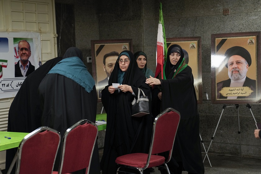 इरानमा दोस्रो चरणको राष्ट्रपतीय निर्वाचनः शुक्रवार बिहानैदेखि मतदान