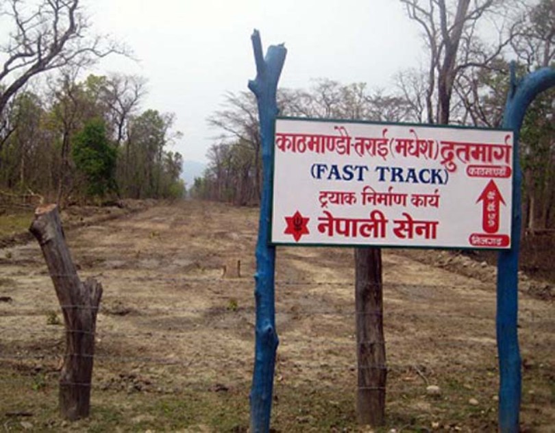 तीव्र गतिमा द्रुतमार्ग बनाउँदै नेपाली सेना