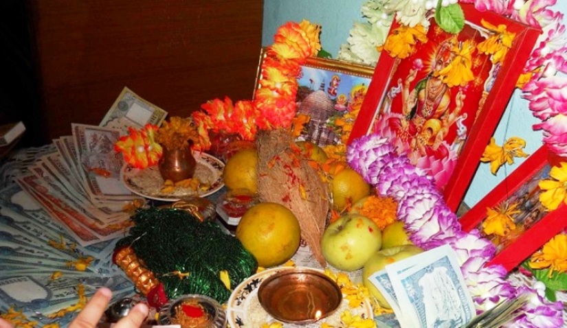 आज लक्ष्मी पूजा, यसरी गरिन्छ धनधान्यकी देवी लक्ष्मीको आराधना