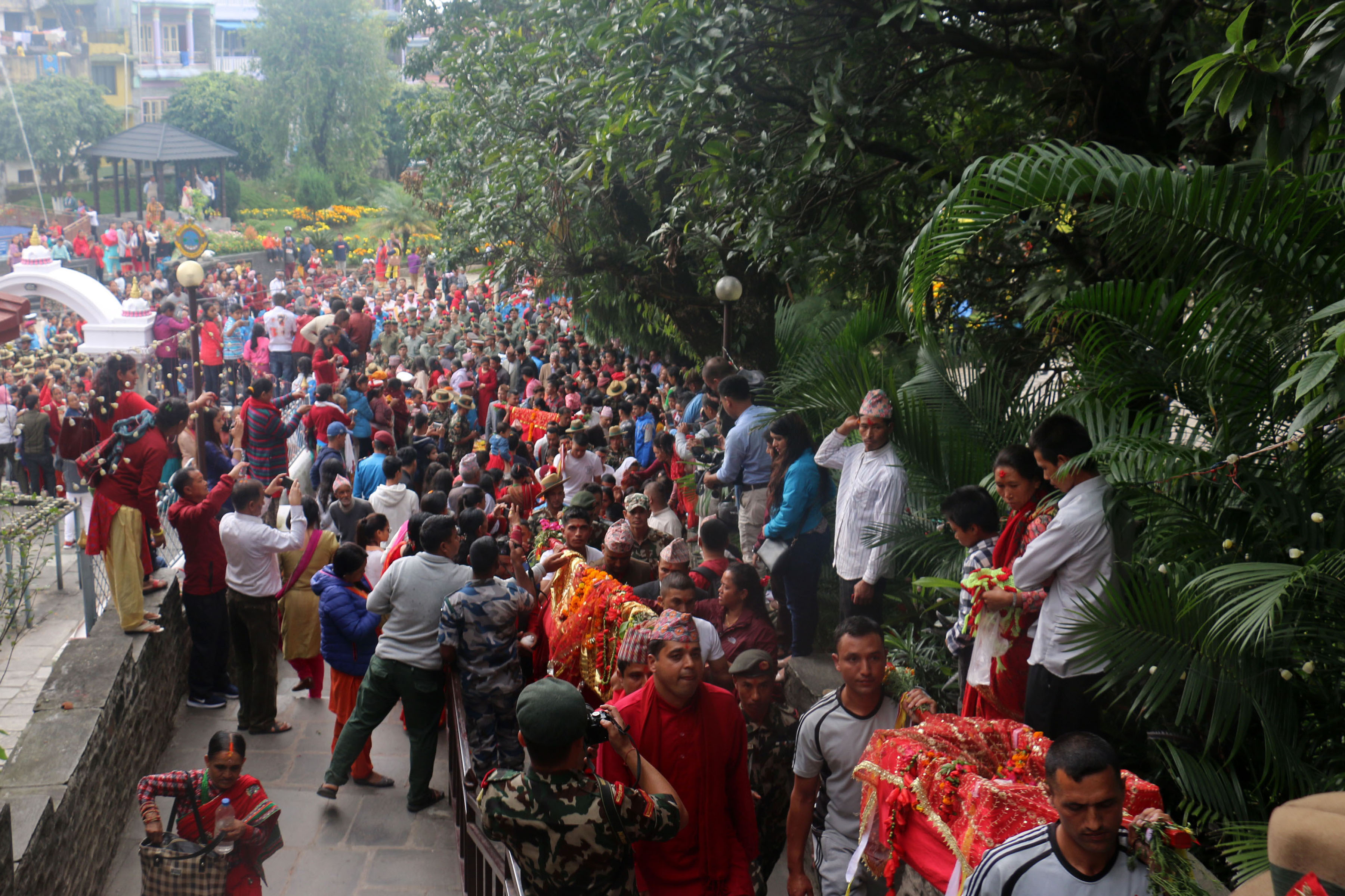 विन्ध्यवासिनी मन्दिरमा फूलपाती मित्र्याइयो