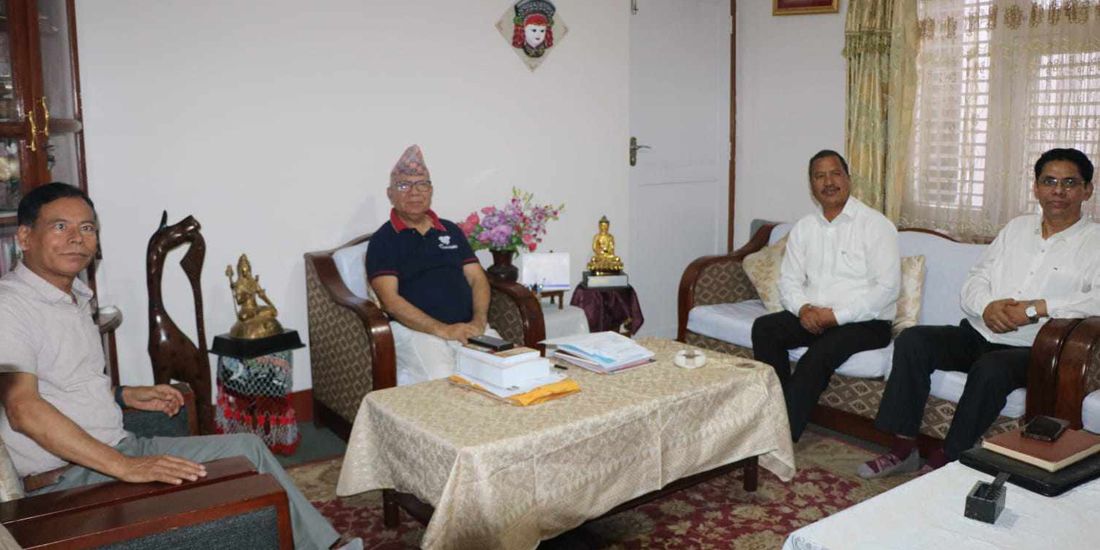 माधव नेपाल र नेकपा महासचिव विप्लवबीच भेट