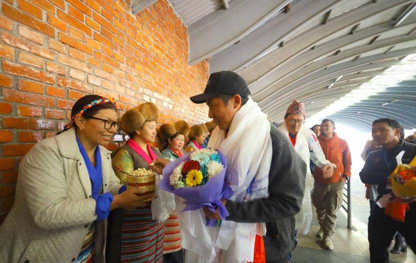 कीर्तिमानी पर्वतारोही मिङ्मालाई भव्य स्वागत