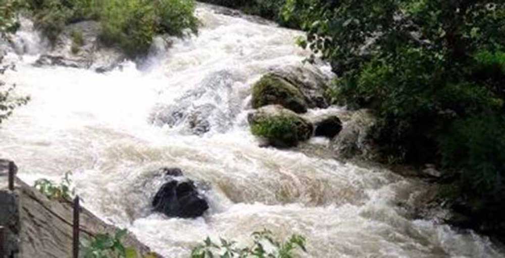 अरुण नदीमा गाडी खस्दा ६ जना वेपत्ता