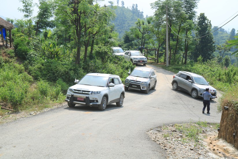 सुजुकी ब्रेजाको चितवनमा हिल साईड र्‍याली