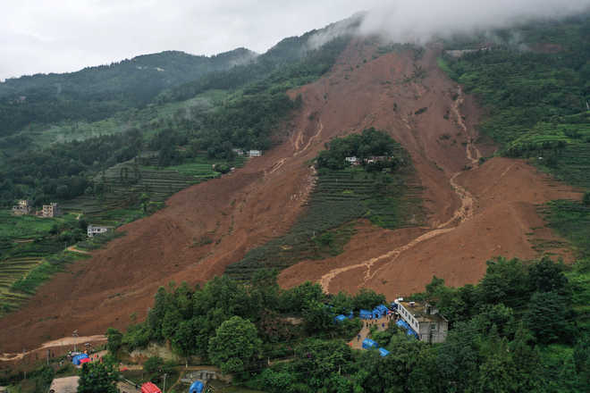 पहिरोमा २४ चिनियाँको मृत्यु, २७ जना वेपत्ता