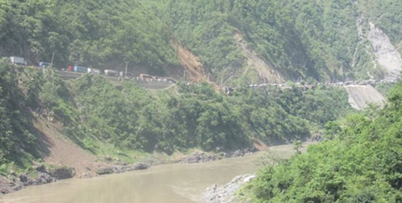नेपाली भूमि मिचेर भारतद्वारा सडक निर्माण