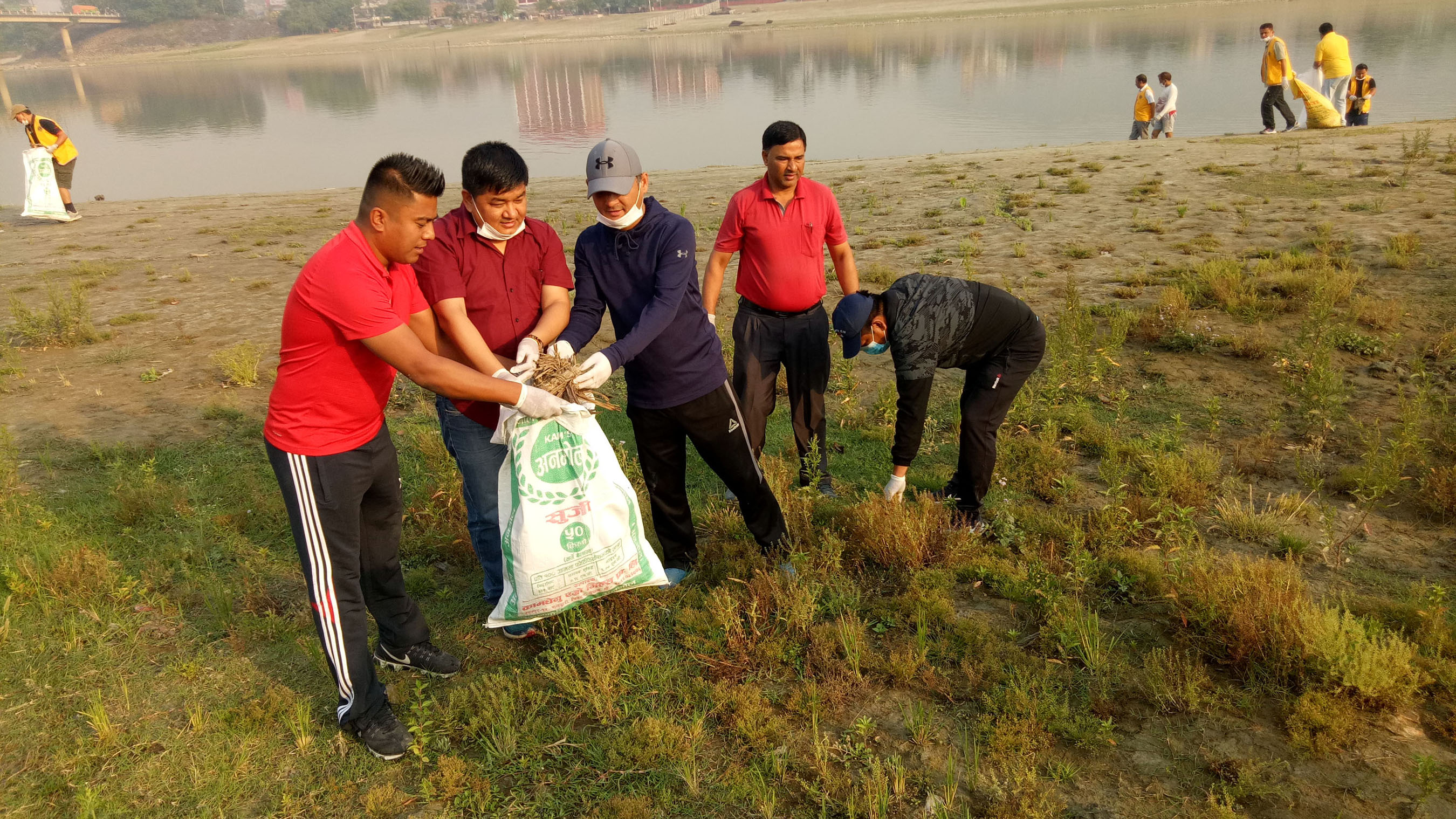 नारायणी नदी सफाइ अभियान दशौँ हप्तामा