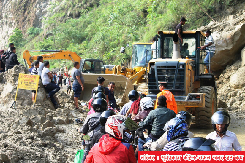 सिद्धार्थ राजमार्गमा  पहिरो खसेर पुनः अवरुद्ध