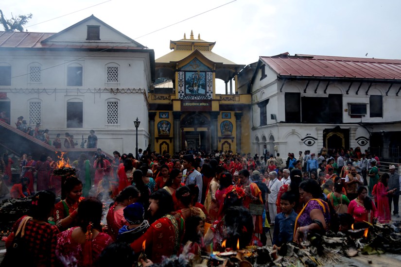 मध्याह्नसम्म तीन लाख भक्तजनले पशुपतिनाथको दर्शन गरे