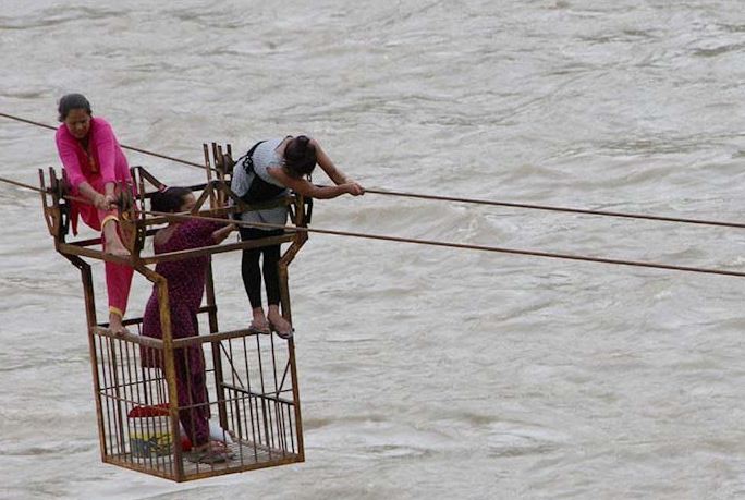 तुईन र फड्केले जोडियो तातोपानी नाका