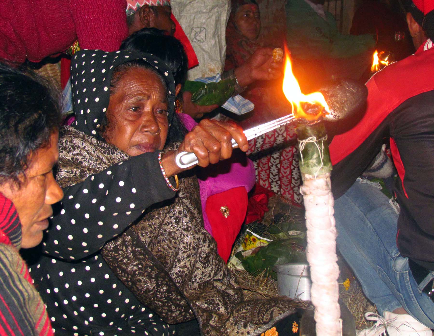 आफन्तको स्मृतिमा महादीप बाल्दै