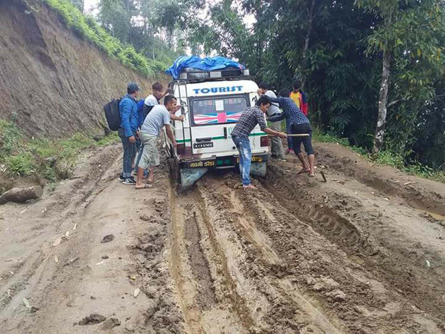 यात्रा गर्न गाह्रो भयो...