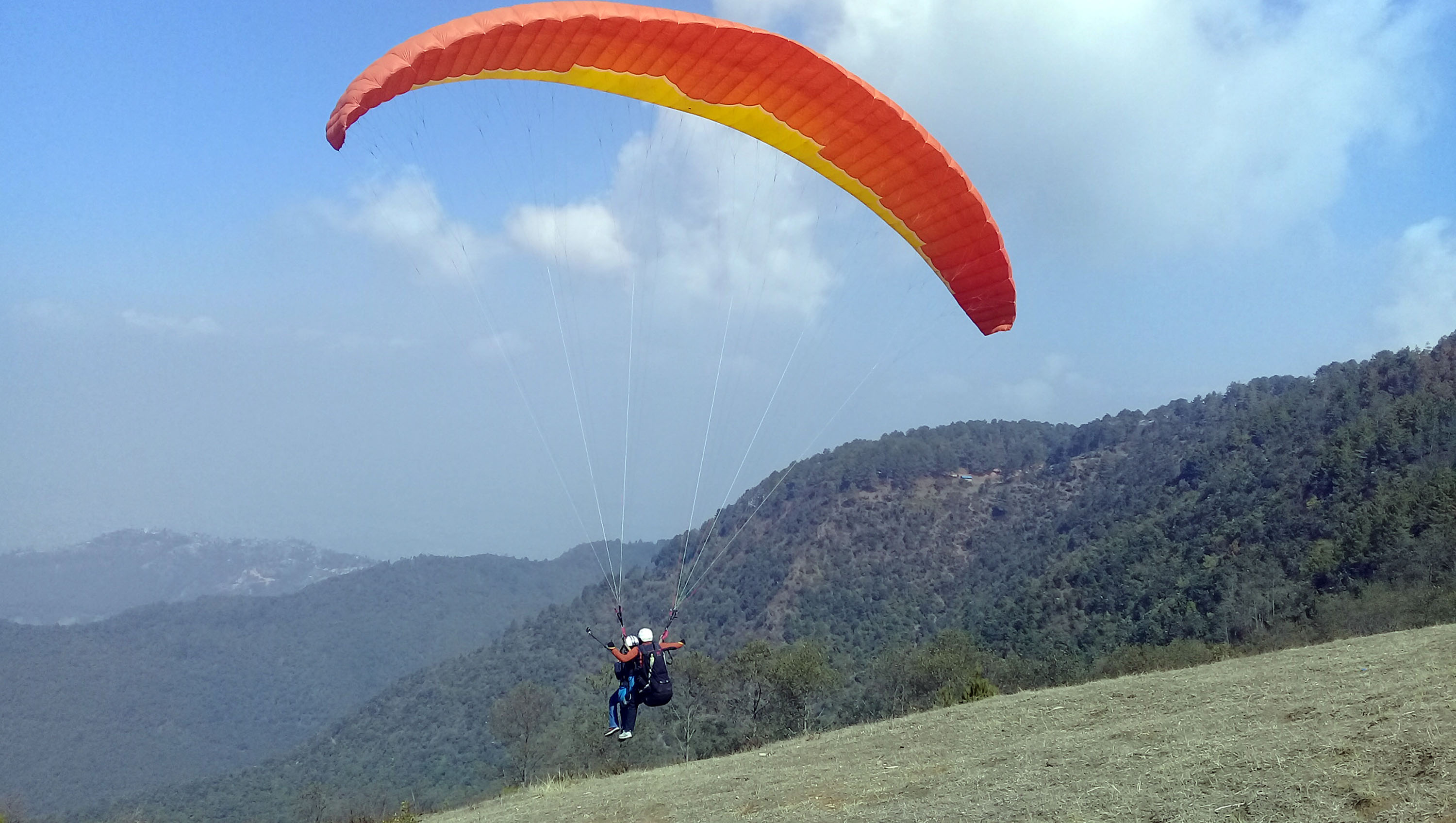 गोदावरीमा प्याराग्लाइडिङ