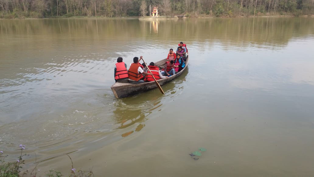 पर्यटन महोत्सवमा डुंगा सयर गर्दै पर्यटक