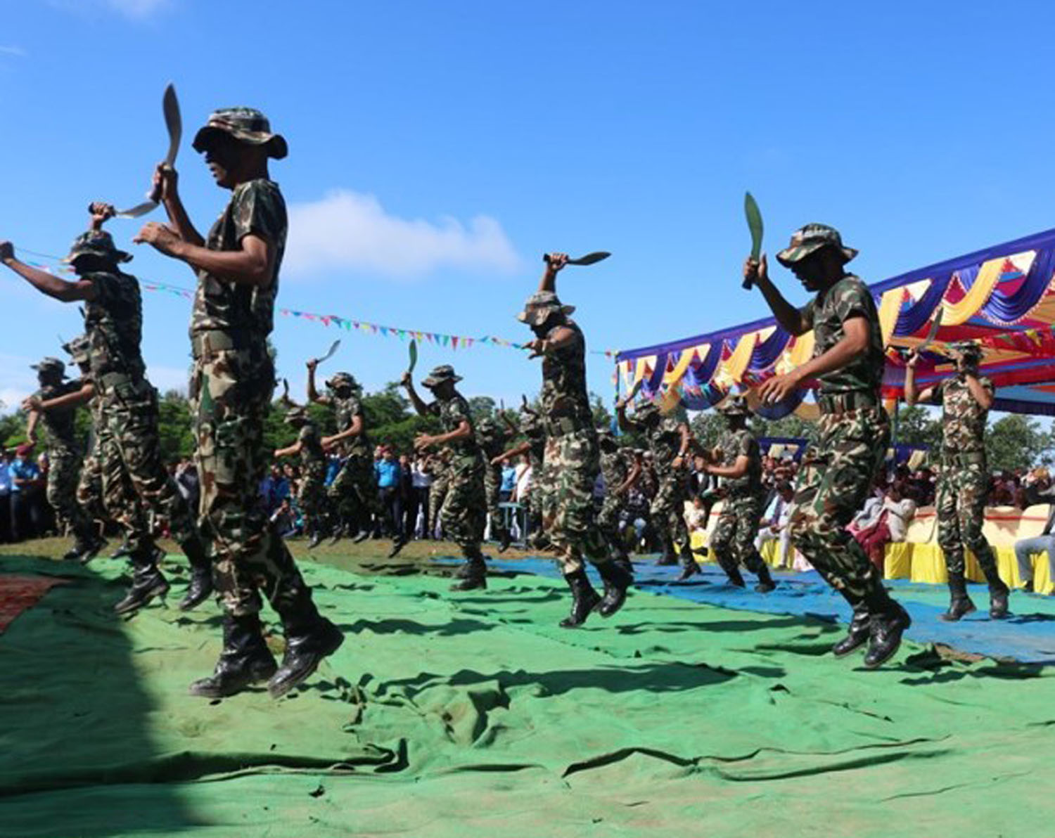 नेपाली सेनाबाट खुकुरी नृत्य प्रस्तुत