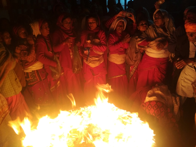 लाखबत्ती जलाएर शान्तिको कामना