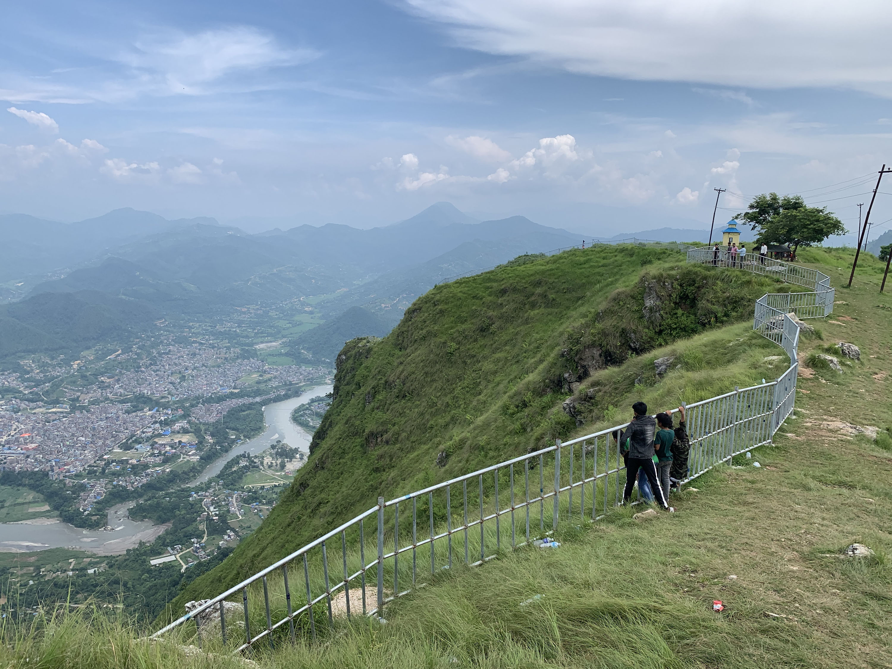 मानहुँडाँडामा रेलिङ निर्माण