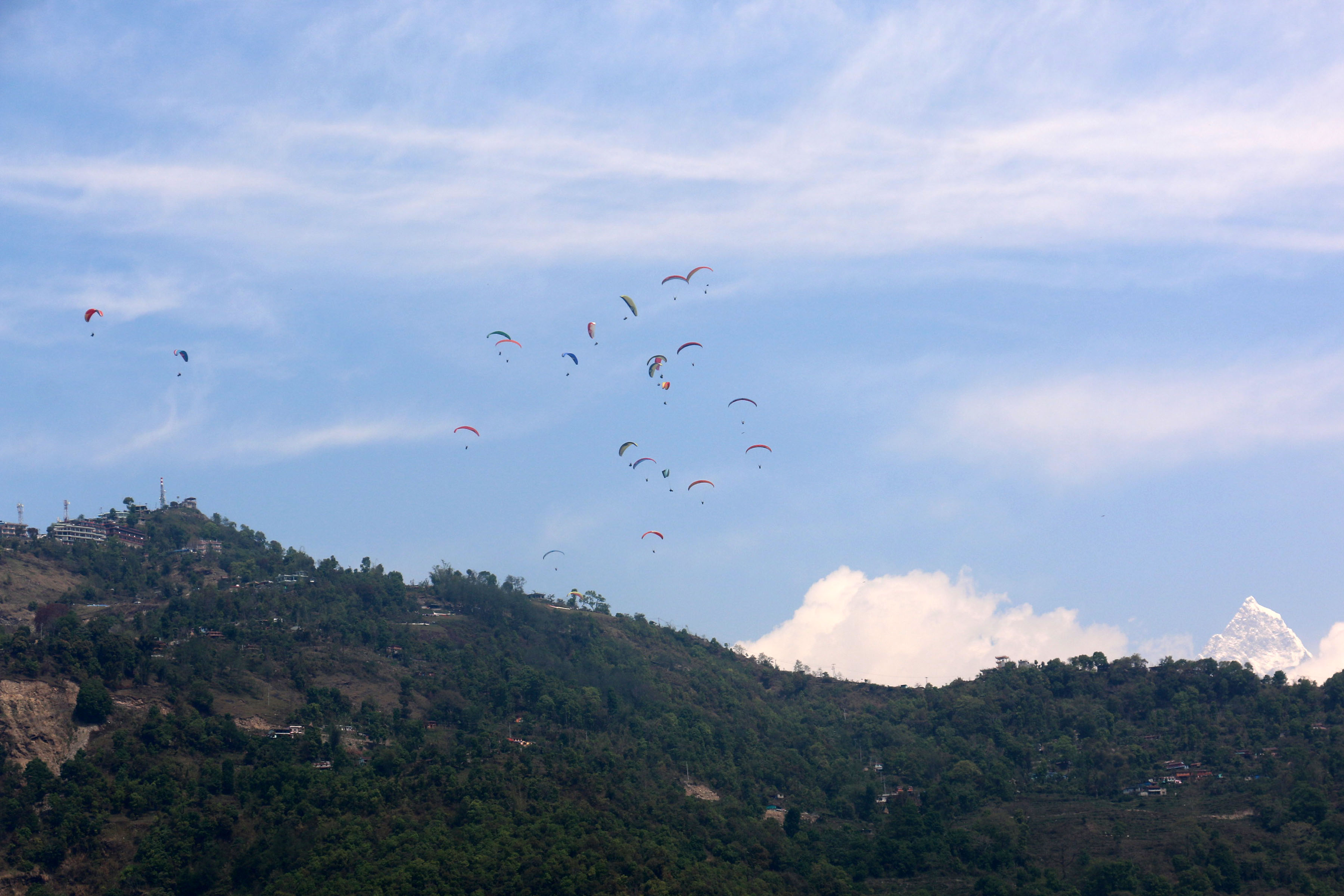 सराङकोटमाथि प्याराग्लाइडिङ