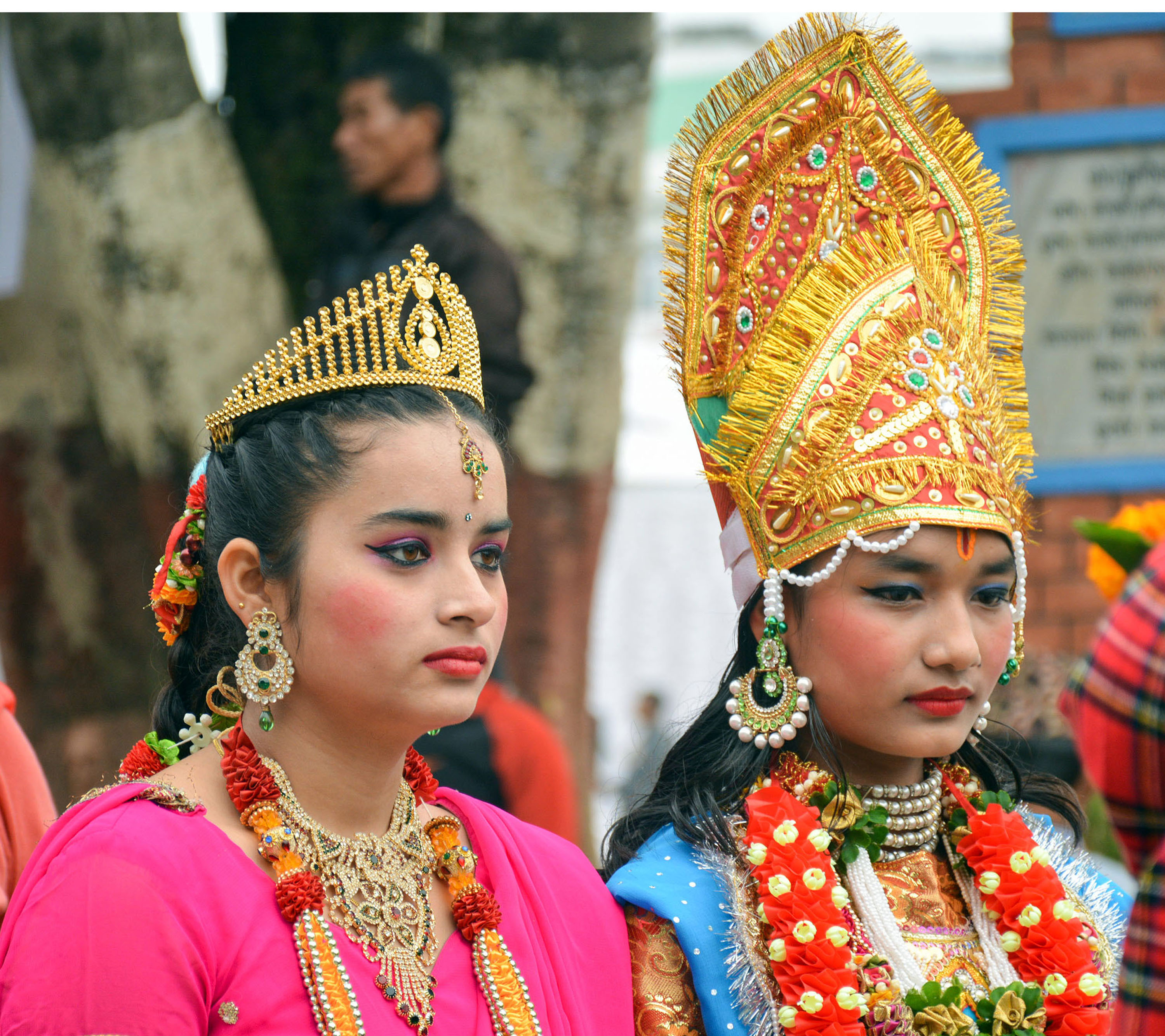 प्रभातफेरीमा सहभागी युवती