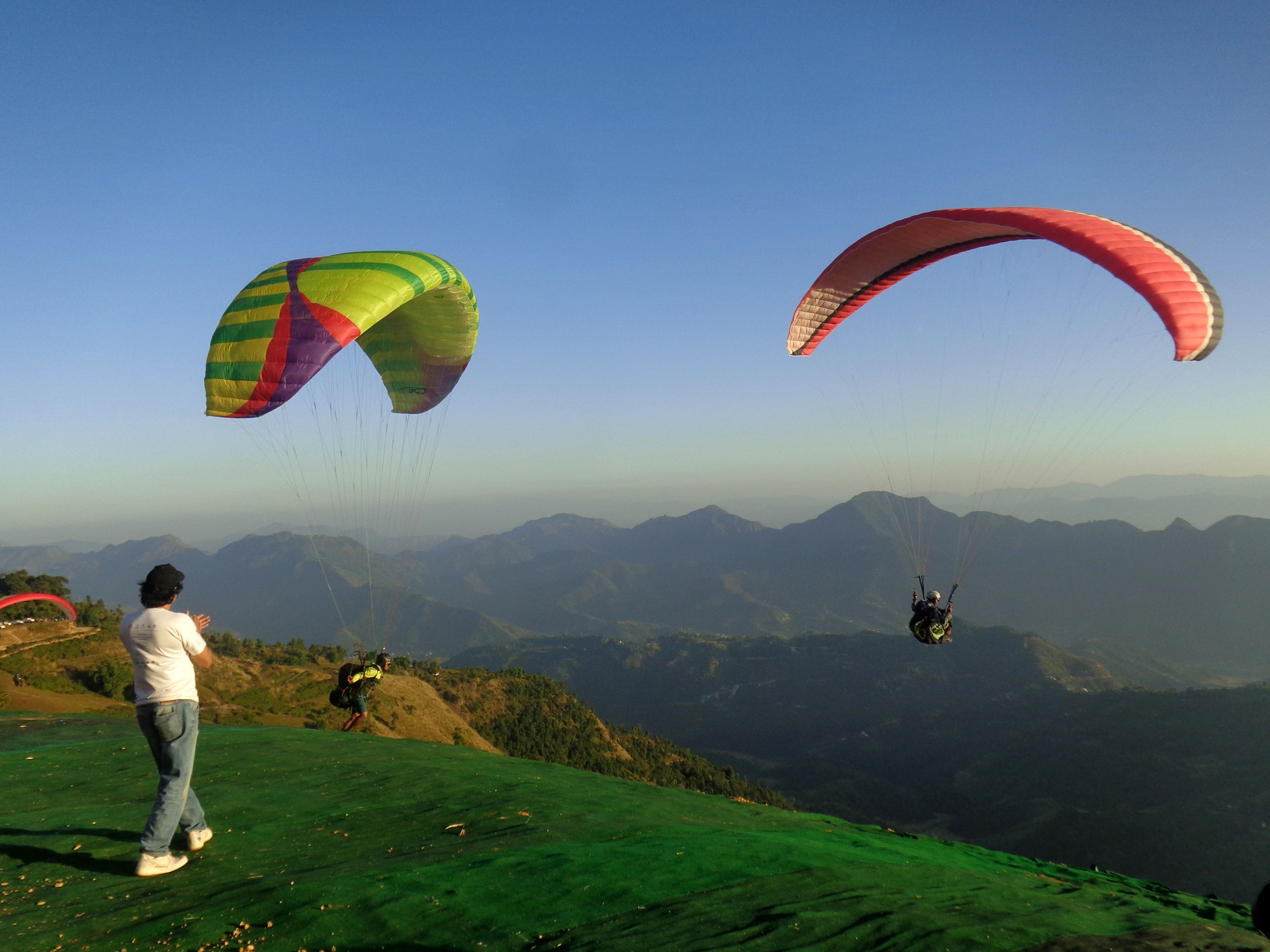 स्वरेकमा प्याराग्लाइडिङ