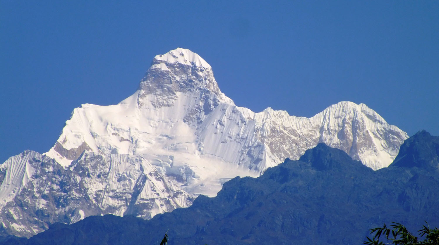 ताप्लेजुङमा अवस्थित कुम्भकर्ण हिमाल