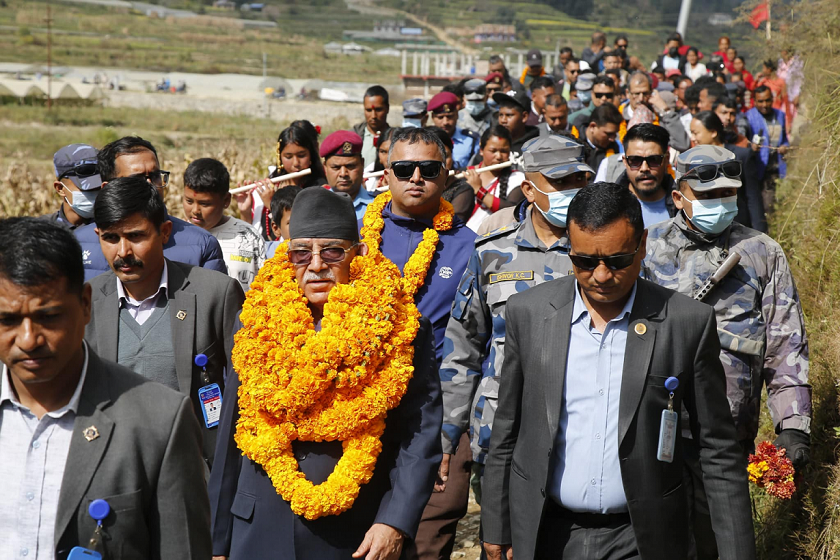 युवा सङ्गठन सम्मेलनलाई सम्बोधन गर्न अध्यक्ष प्रचण्ड मकवानपुरमा