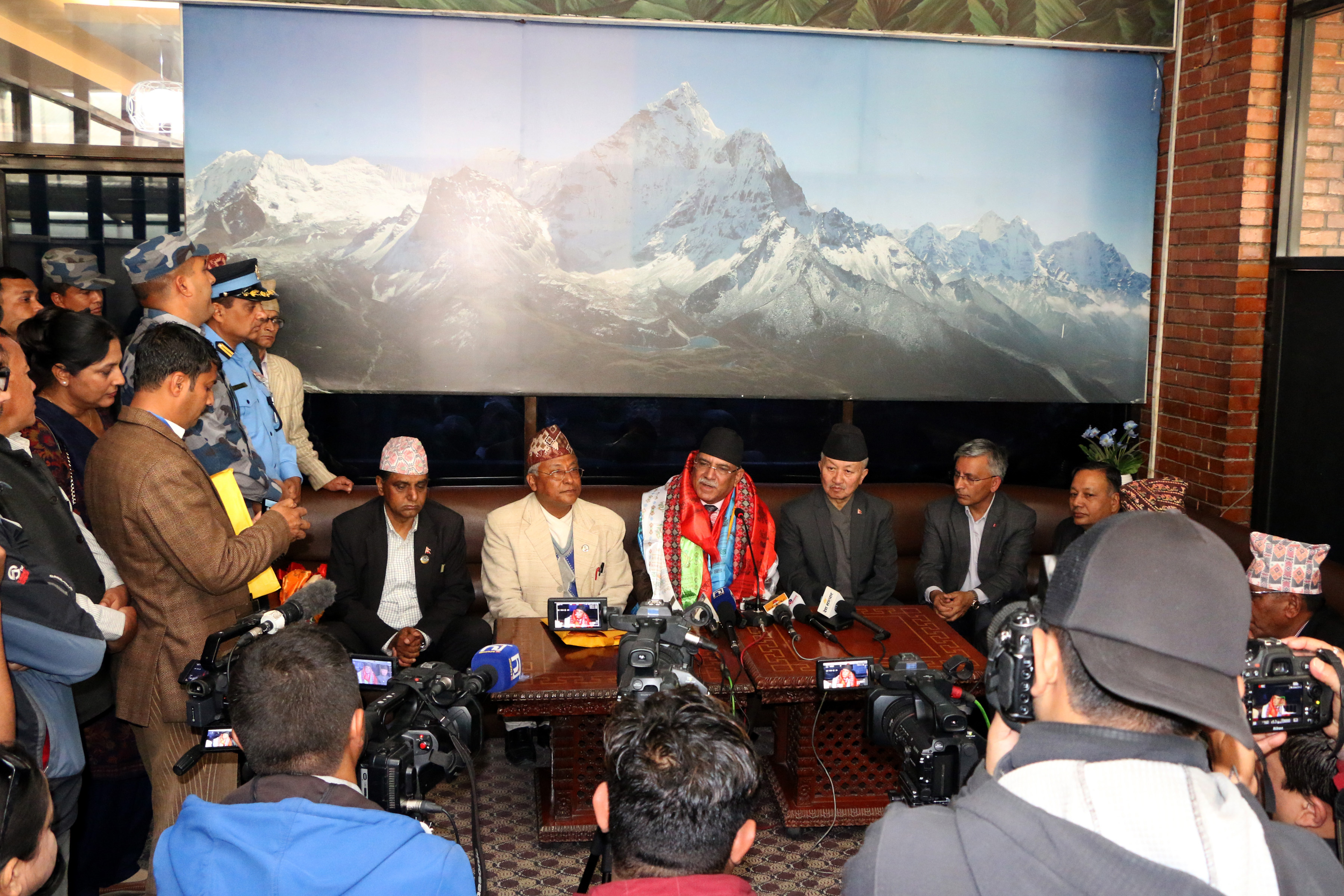 अस्थिरता पैदा गर्ने तत्वविरुद्ध एकजुट होऔँ : अध्यक्ष प्रचण्ड