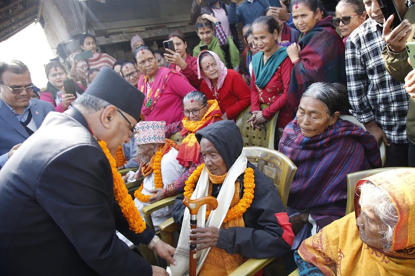 प्रचण्डद्वारा ज्येष्ठ नागरिकको सम्मान