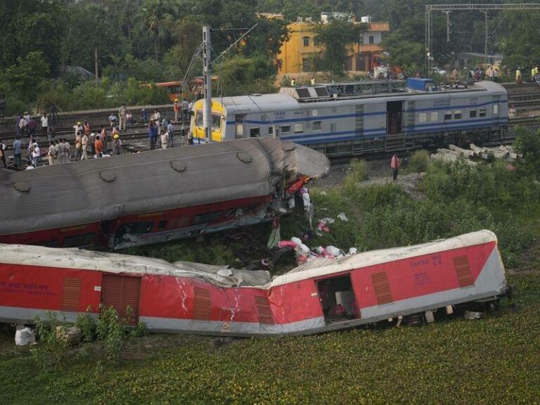 भारतको पूर्वी राज्य पश्चिम बङ्गालमा रेल दुर्घटना : पाँचको मृत्यु, २५ जनाभन्दा बढी घाइते